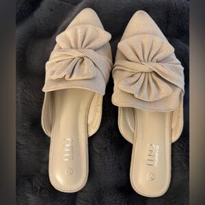 MUSSHOE Women’s Slip-on Mules/Loafers with Bow Size 7.5 Nude Suede